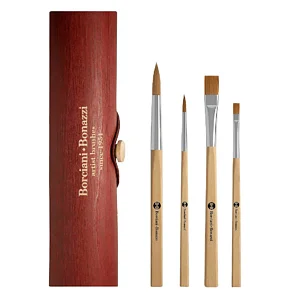 4 PCS SYNTHETIC BRUSH SET W. WOODEN CASE